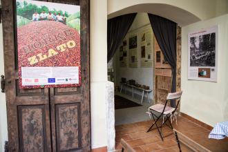 The installation is placed in a separate room of the museum Museo Mundial_CZ_Coffee_2