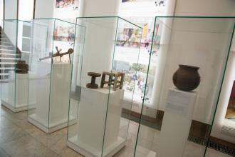 The installation displays traditional cooking tools and dishes Museo Mundial_CZ_Cooking_1