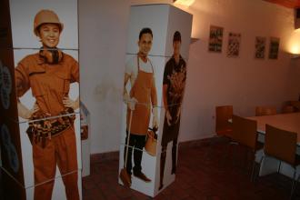 The idea of the installation is for visitors to combine the cubes in different ways, mixing professions and genders Museo Mundial_PT_Women_2