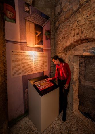 Visitors can reconstruct the history of the toilet on a touchscreen located in the room formerly used for cleaning the lavatory Museo Mundial_HU_Hygiene_3