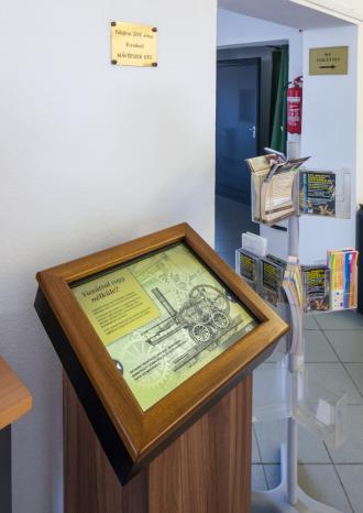 The touchscreen contains 19 slides that visitors can easily operate by touching and scrolling the screen Museo Mundial HU_Railway_2